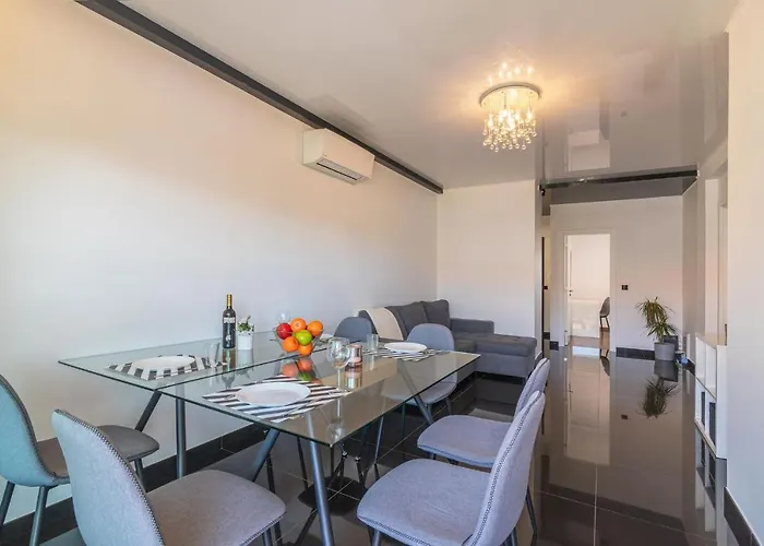 Premium With Pool By Homing *