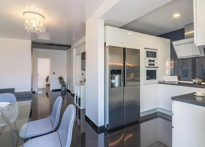 Premium With Pool By Homing Apartmán