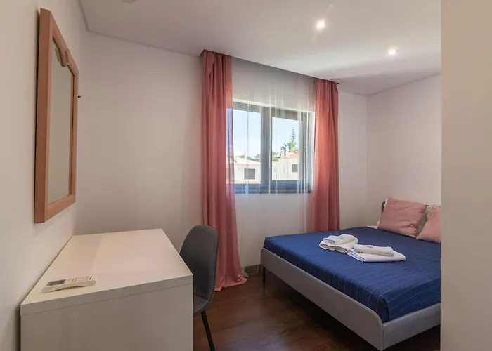 Premium With Pool By Homing Apartmán *