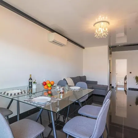 Premium With Pool By Homing *