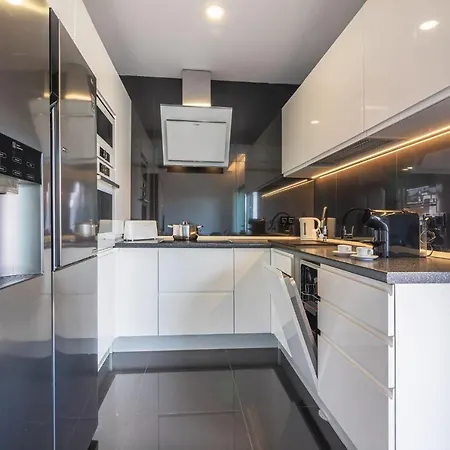 Premium With Pool By Homing דירה *