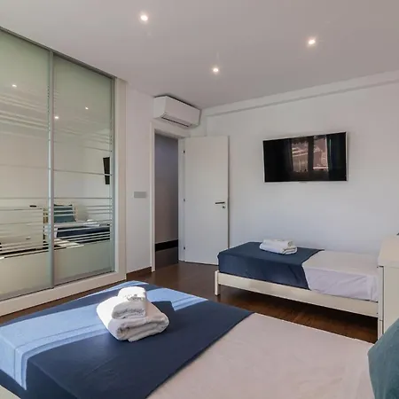 Premium With Pool By Homing דירה